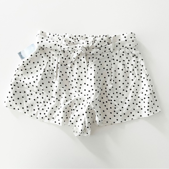Aritzia | NWT Talula Nezu Shorts Polka Dot Black White Size 4 - Picture 2 of 9